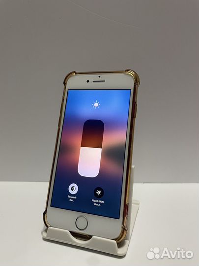 Телефон iPhone 8