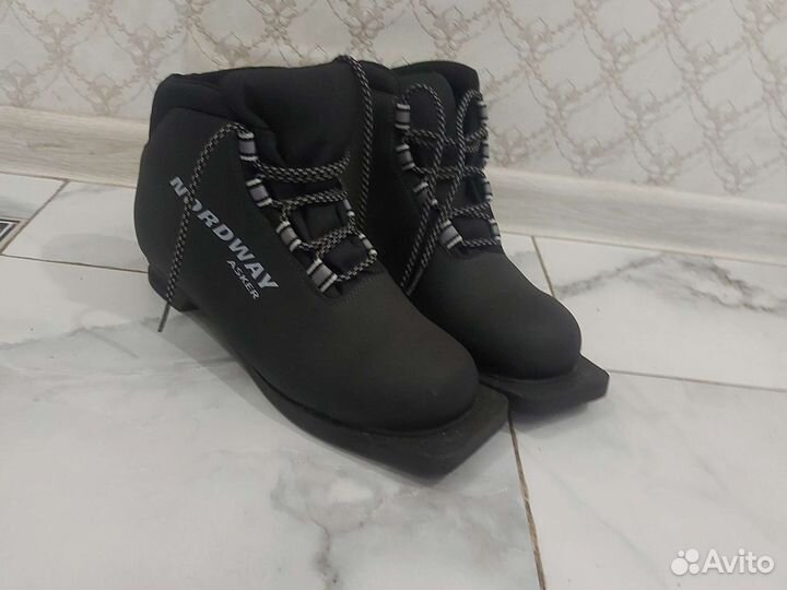 Ботики к лыжам новые 40'