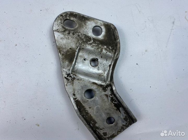 Кронштейн стабилизатора передний правый Mercedes