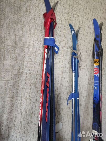 Беговые лыжи с палками и креплением