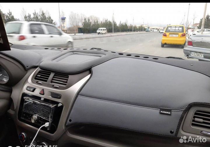 Кожаная накидка на торпеду Chevrolet Spark/Ravon 2