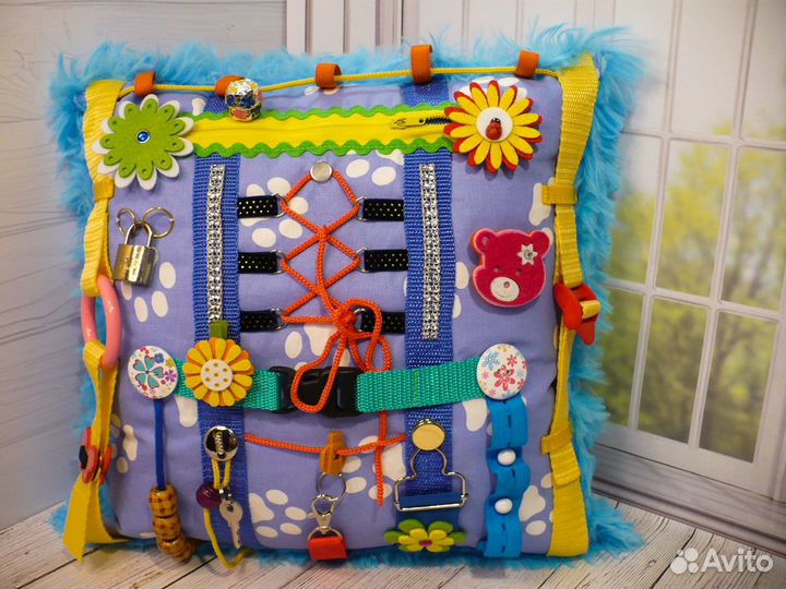 Развивающая игрушка. Бизиборд