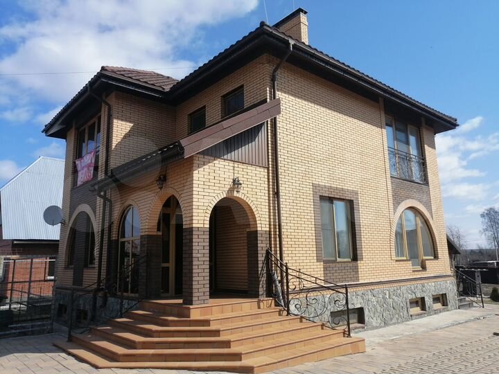 Коттедж 240 м² на участке 15 сот.