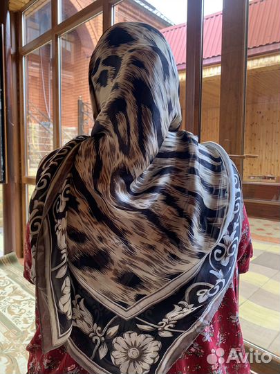 Женский шелковый платок