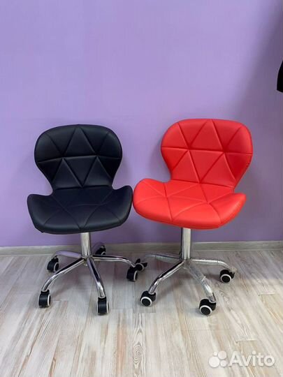 Стул со спинкой для мастера