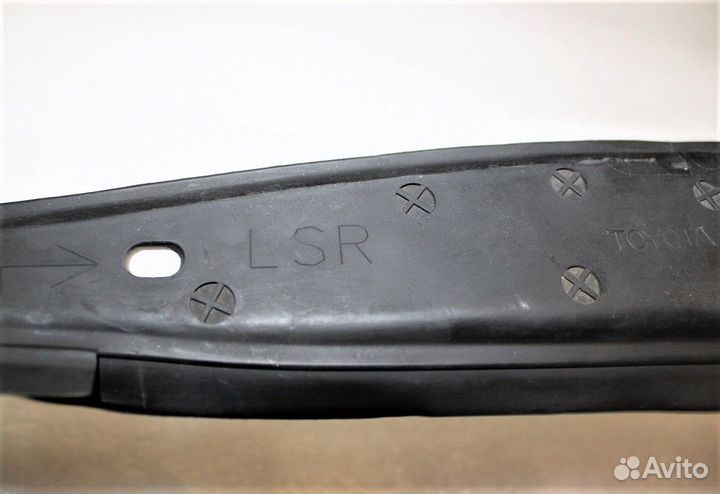Lexus LS Защитная накладка переднего крыла правая