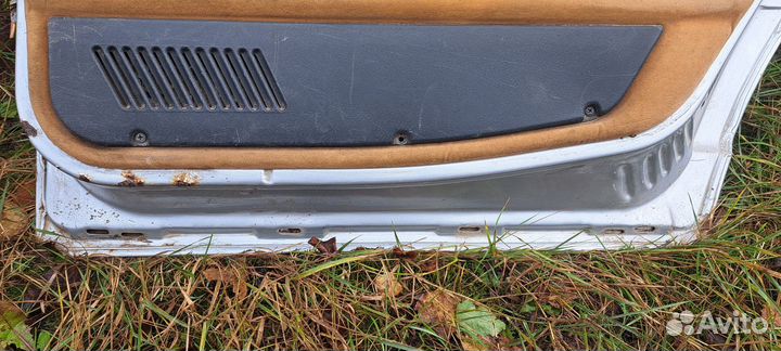 Задняя правая дверь ваз 2110