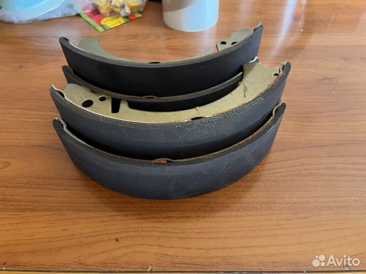 Продам комплект колодок заднего тормоза