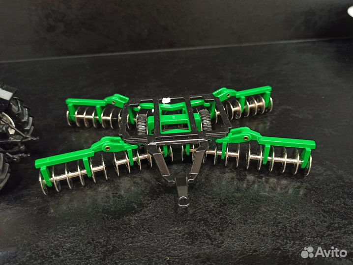 Железная модель трактора