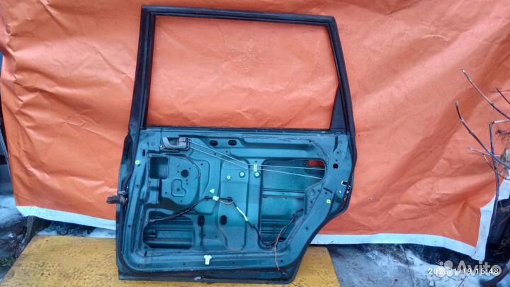 Дверь задняя правая для Mitsubishi Space Wagon