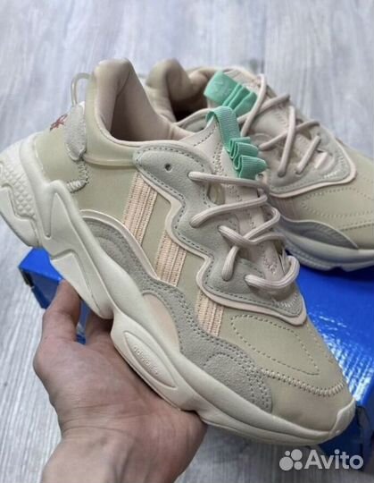 Кроссовки женские Adidas Ozweego