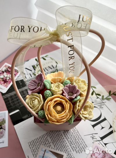 Шоколадный букет в корзинке, букет из шоколада