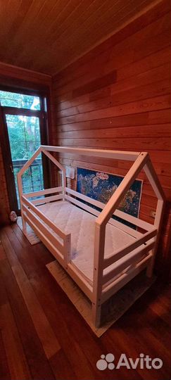 Продам кровать домик с ортопедическим матрасом