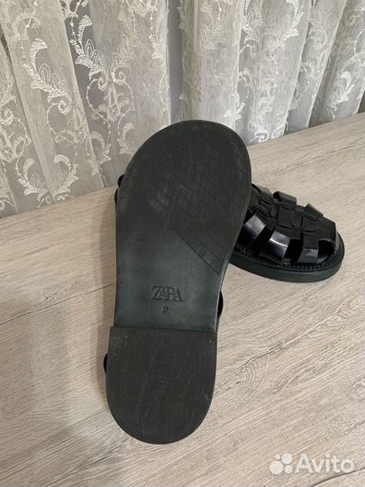 Шлепанцы слайды Yeezy slide 37; босоножки Zara 37