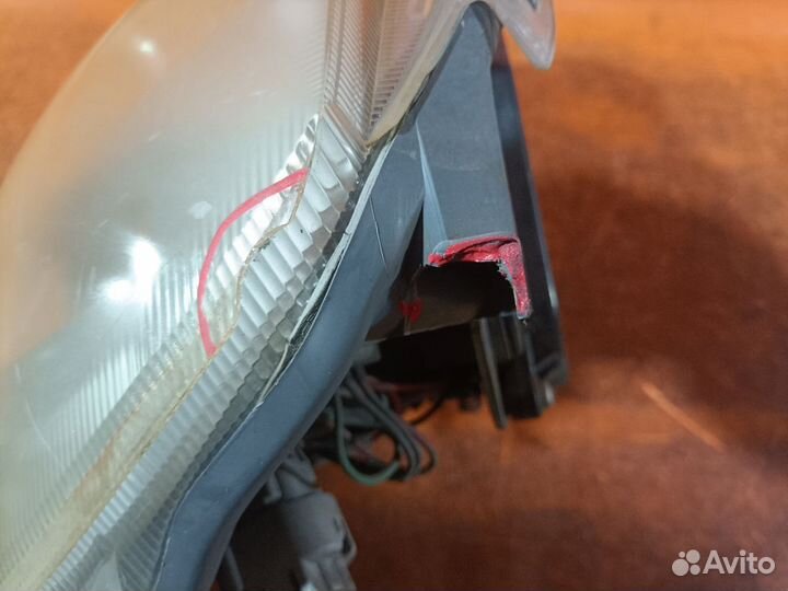 Фара Toyota Vitz SCP13 (Правое)