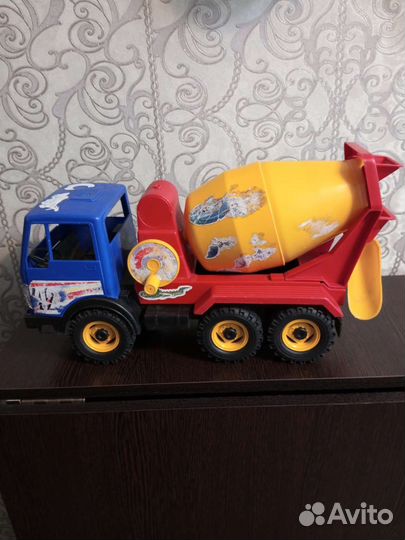 Игрушка большая машинка