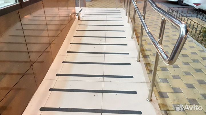 Противоскользящие ленты для ступеней