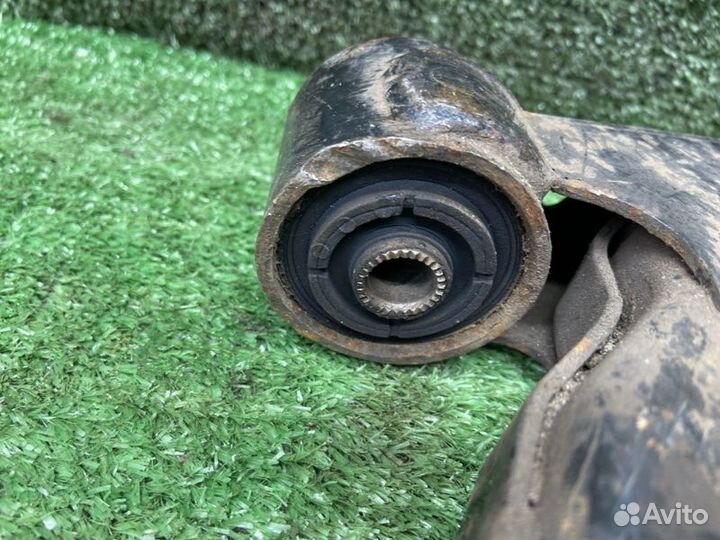 Рычаг нижний передний правый Kia Shuma