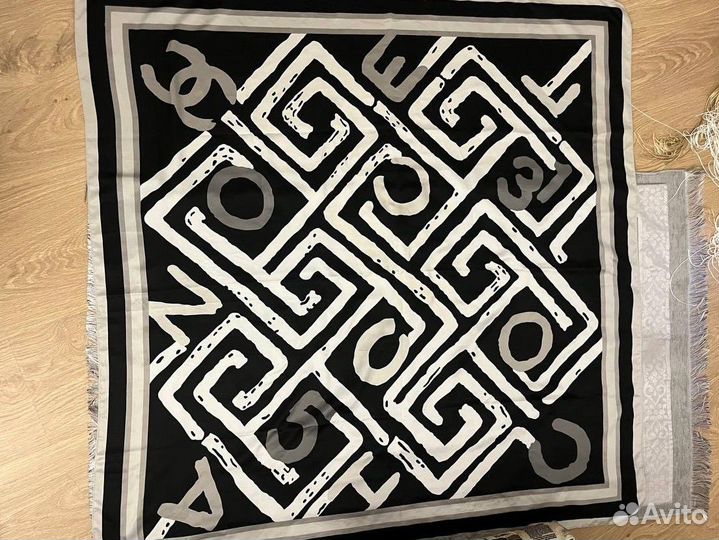 Женские шарфы и платки