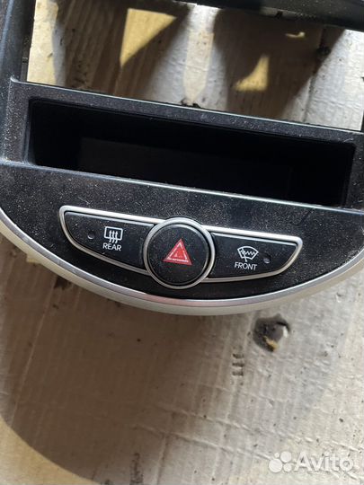 Рамка центральной консоли Hyundai Solaris