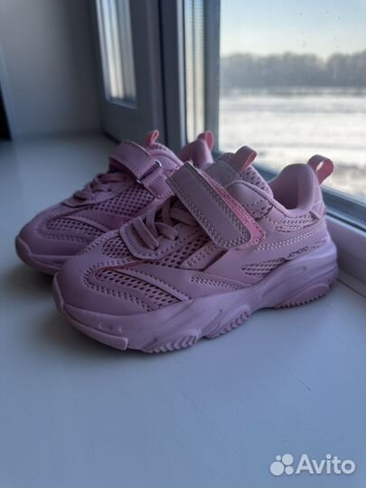 Кроссовки на девочку