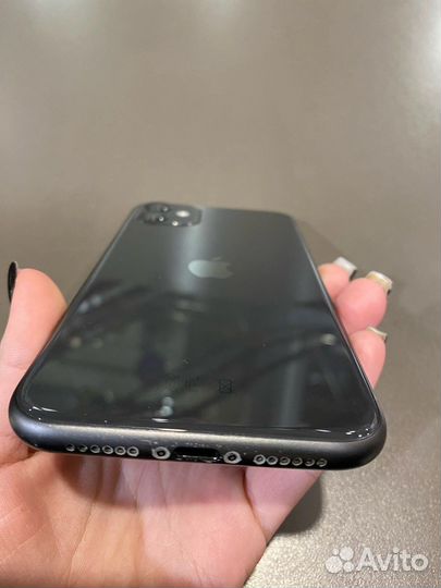 Телефон iPhone 11