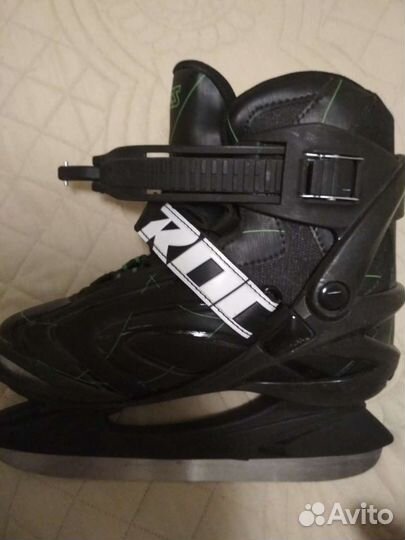 Коньки хоккейные для мальчика. Размер 38