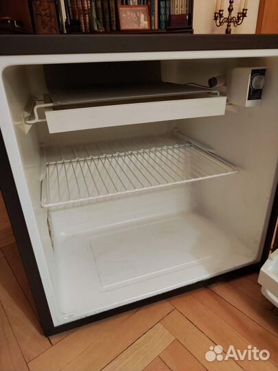 Холодильник бу маленький барный Whirpool