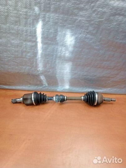 Привод в сборе (полуось) левый Nissan Note E11