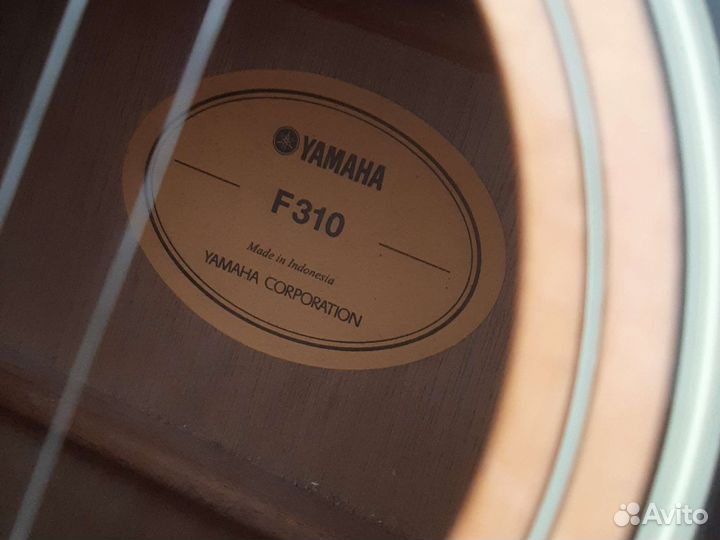 Акустическая гитара yamaha