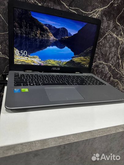 Ноутбук Asus 555
