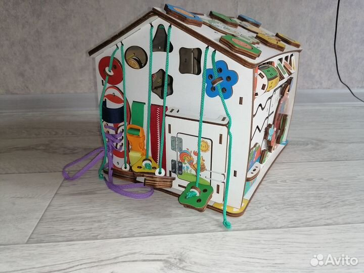 Бизиборд домик