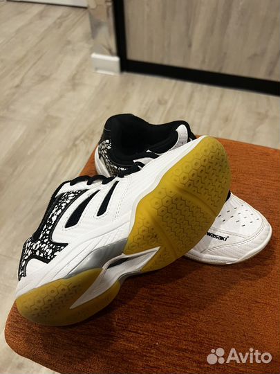 Кроссовки для зала Kawasaki р-р 35