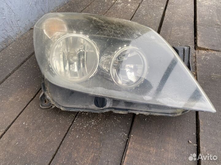 Opel astra H фара правая