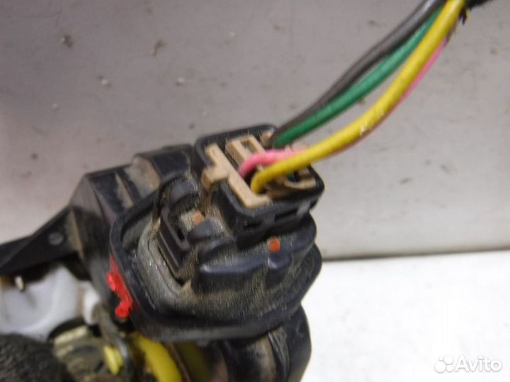 Замок двери передней левой Hyundai Elantra III