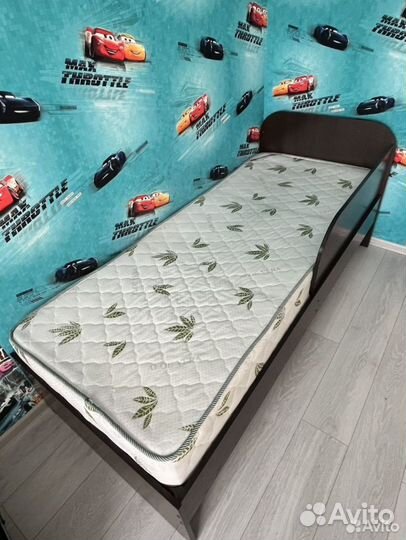 Кровать с матрасом