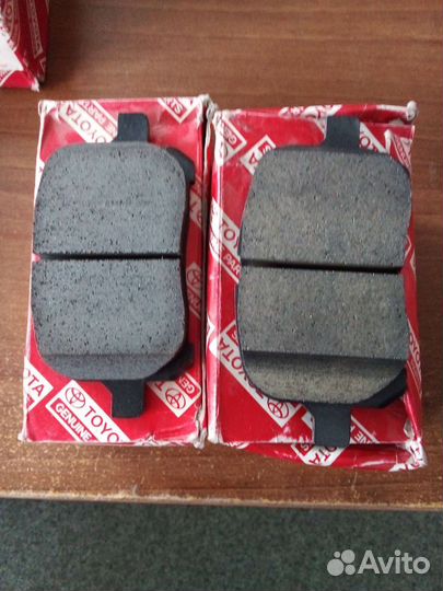 Тормозные колодки передние оригинал Toyota Lexus