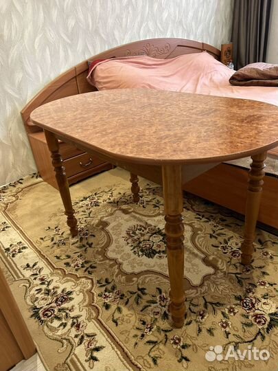 Кухонный стол