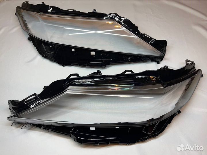 Стекло для фары Toyota Camry XV70 LED 2017-2021 L