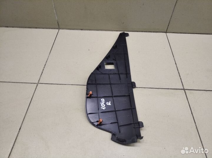 Накладка (кузов внутри) Hi Lux 2015