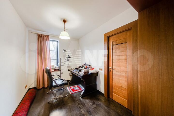 Дом 183 м² на участке 12,3 сот.