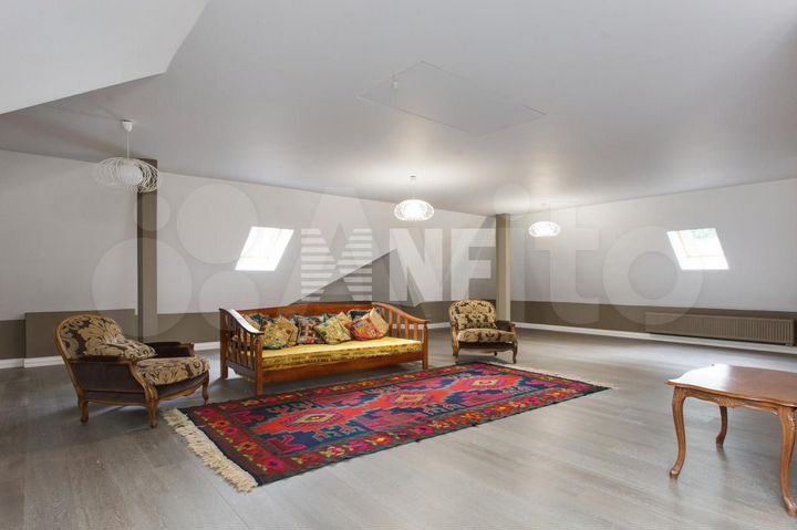 Дом 700 м² на участке 16 сот.