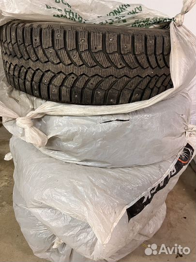 Bridgestone Blizzak Ice 205/65 R16