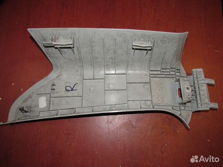 Обшивка стойки задняя верхняя правая (Skoda Yeti)