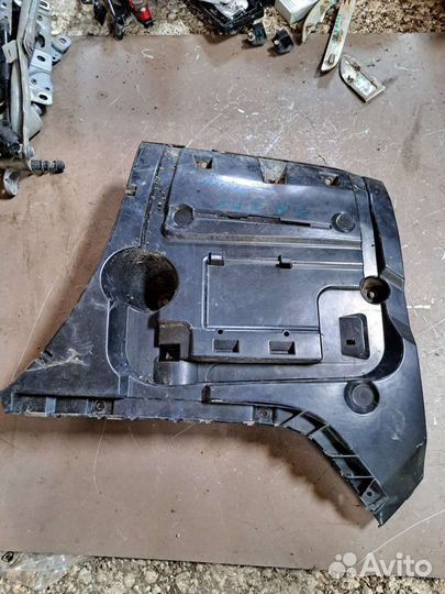 Кронштейн заднего бампера правый BMW F01