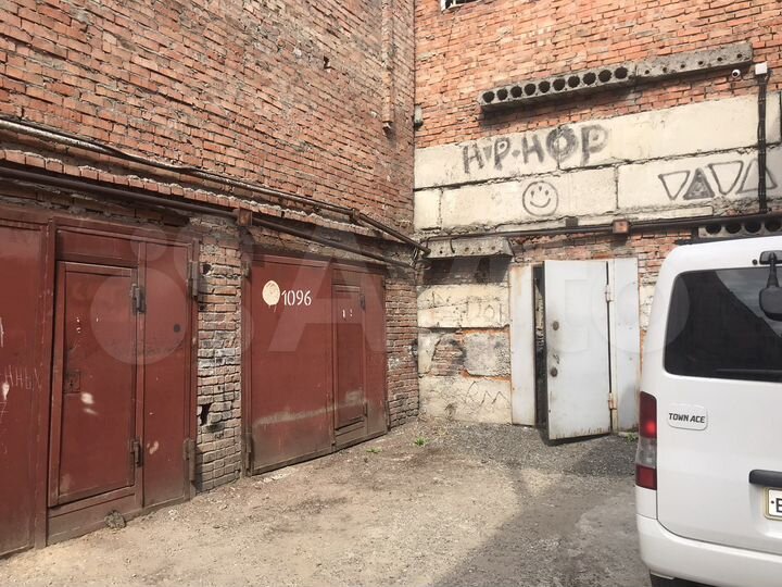 Гараж, > 30 м²