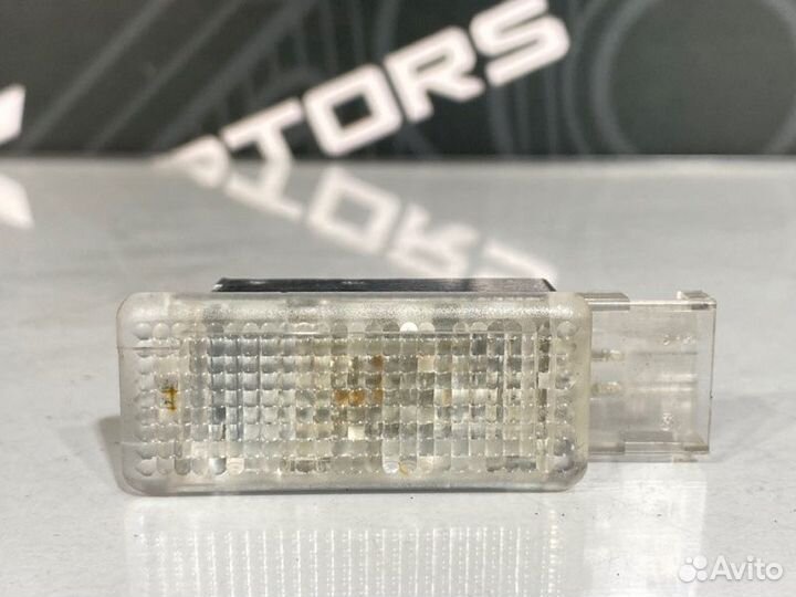 Плафон салона Volkswagen Touareg 7L AXQ/4 2006