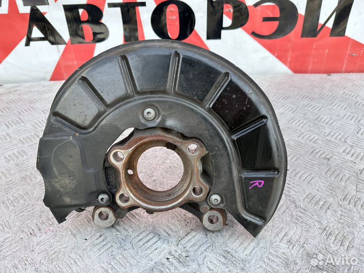 Кулак поворотный правый Volkswagen Golf 6