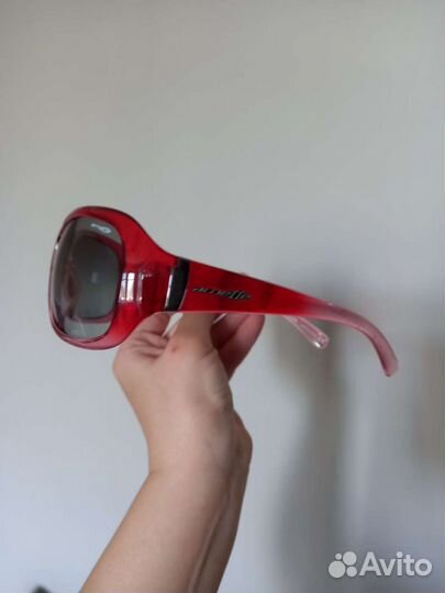 Солнцезащитные очки Arnette