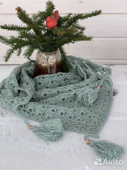 Шаль (бактус) и мед - душевный подарок для женщин